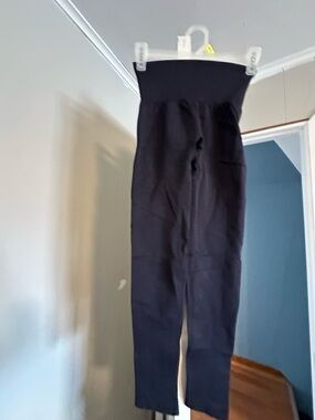 Halara Butt-Scrunch Black High-Waist Stretch Leggings